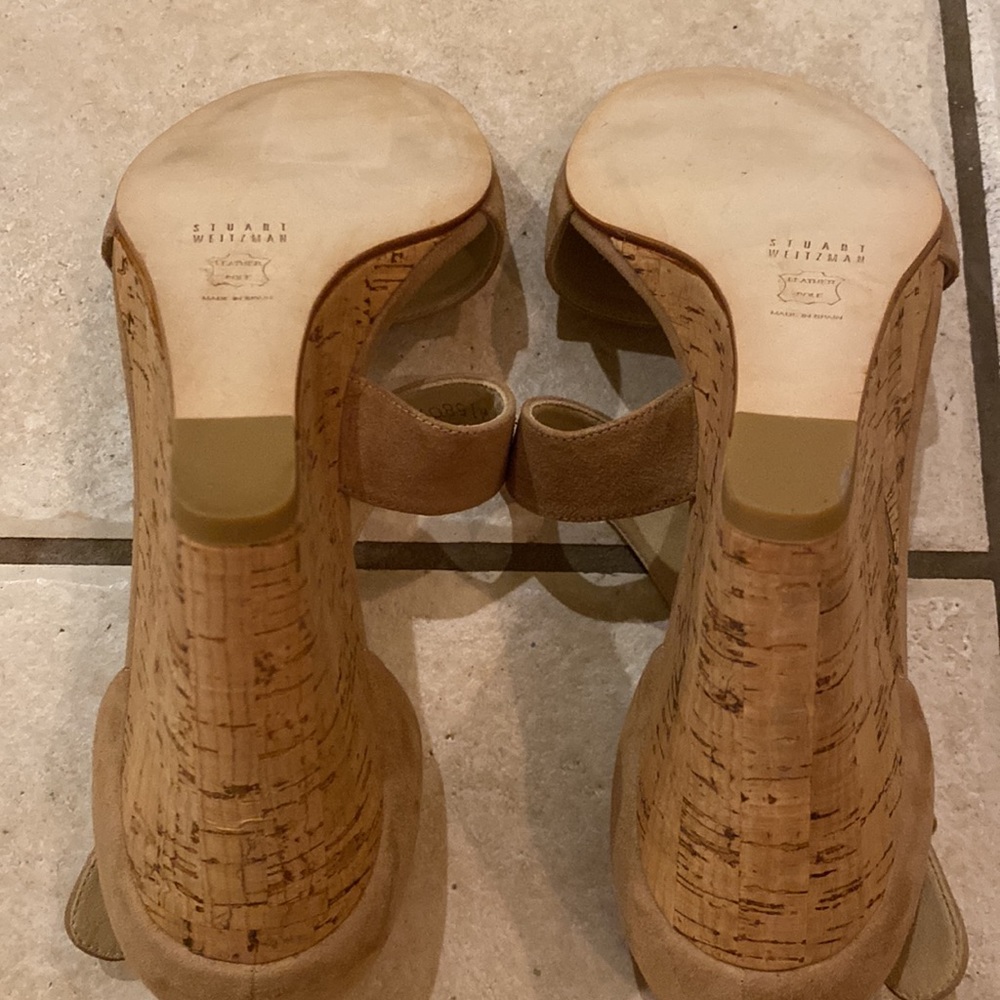 Never Worn Stuart Weitzman Caramel Suede Sandal - image 4